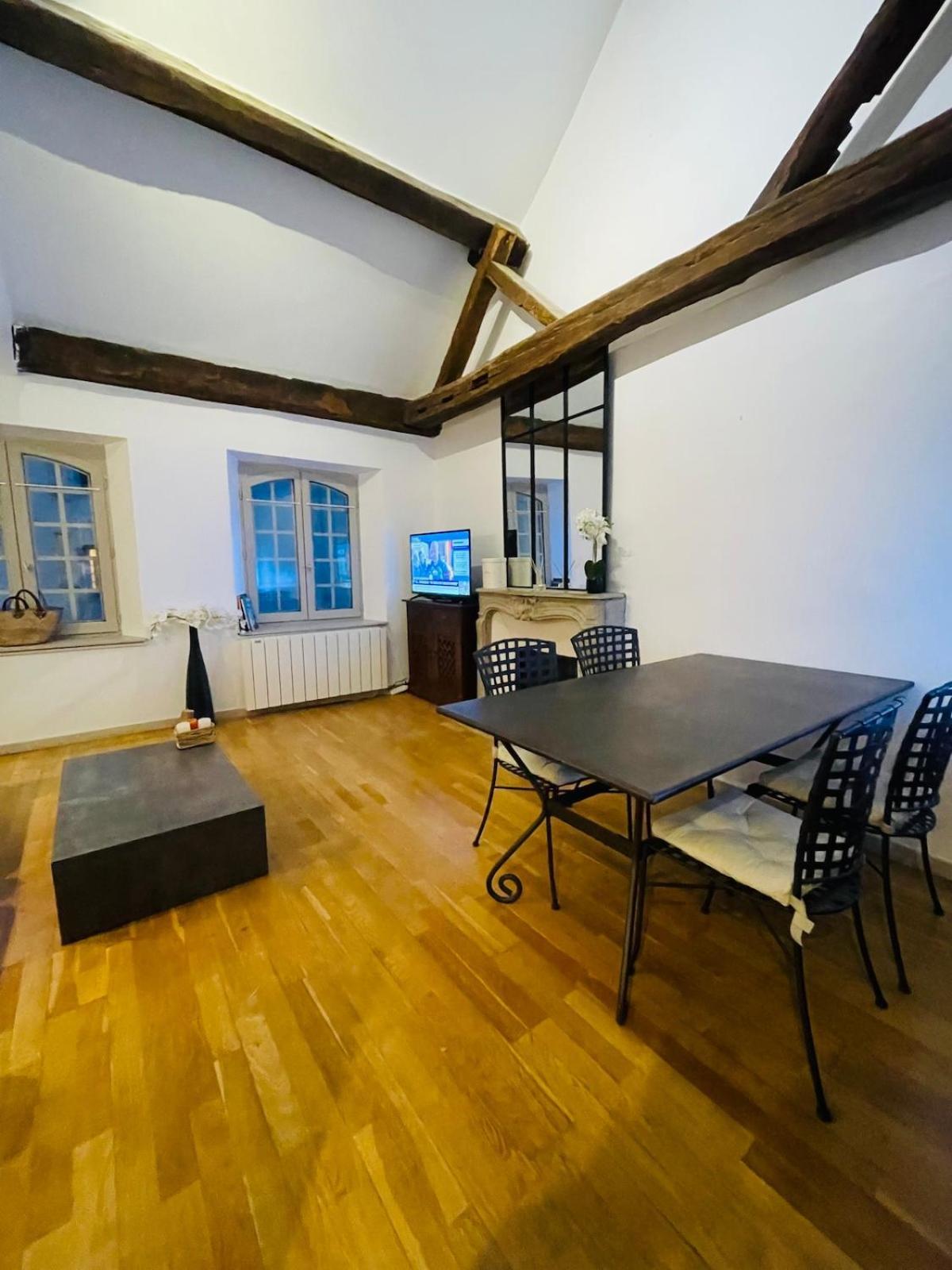 Magnifique & Atypique Aux Portes Du Chateau Appartement